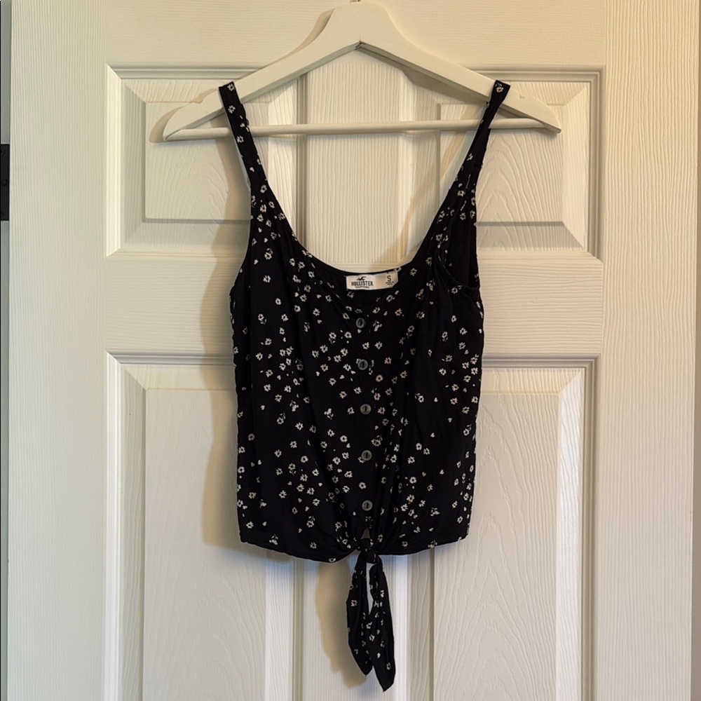 Hollister Black and White Floral Button Up Top Size Small